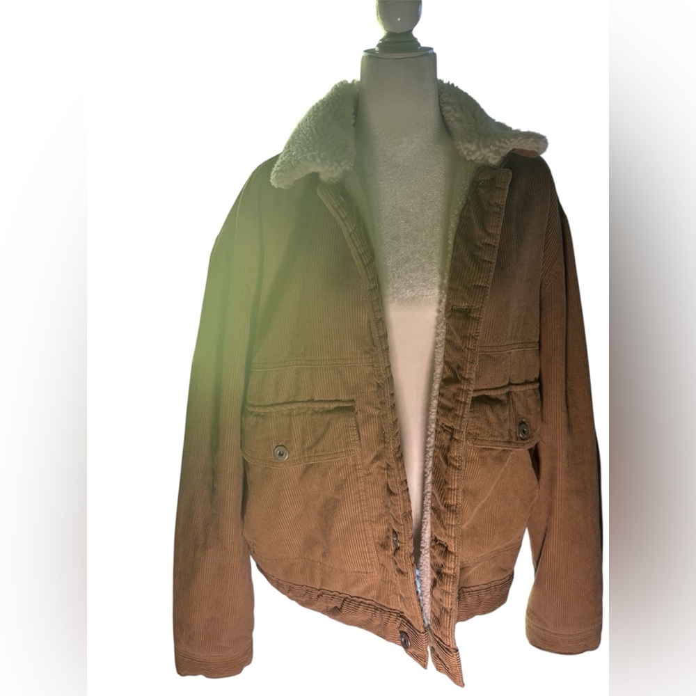 Men’s H&M Cream Sherpa-Lined Corduroy Jacket with Tan Exterior | Cozy Fall